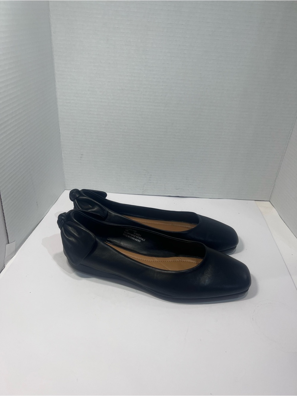 comfortview Black Women’s Ballet Flats with Gathered Heel